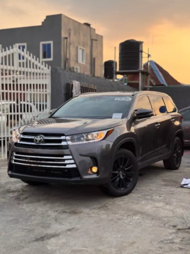 Toyota Highlander   - 2019