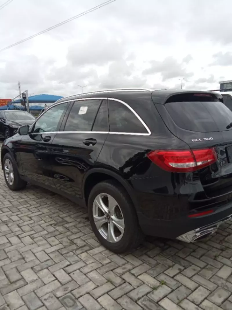 Mercedes-Benz GLC 300   - 2018