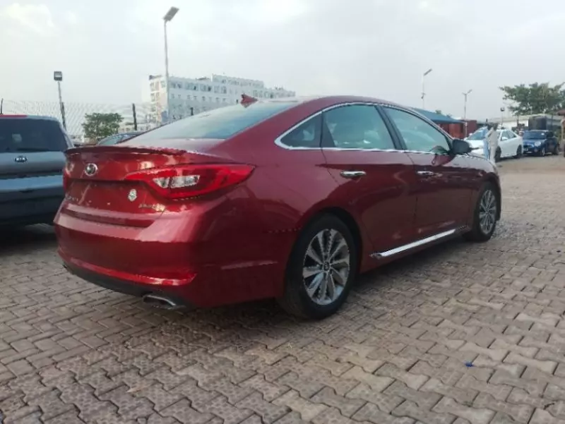 Hyundai Sonata   - 2016