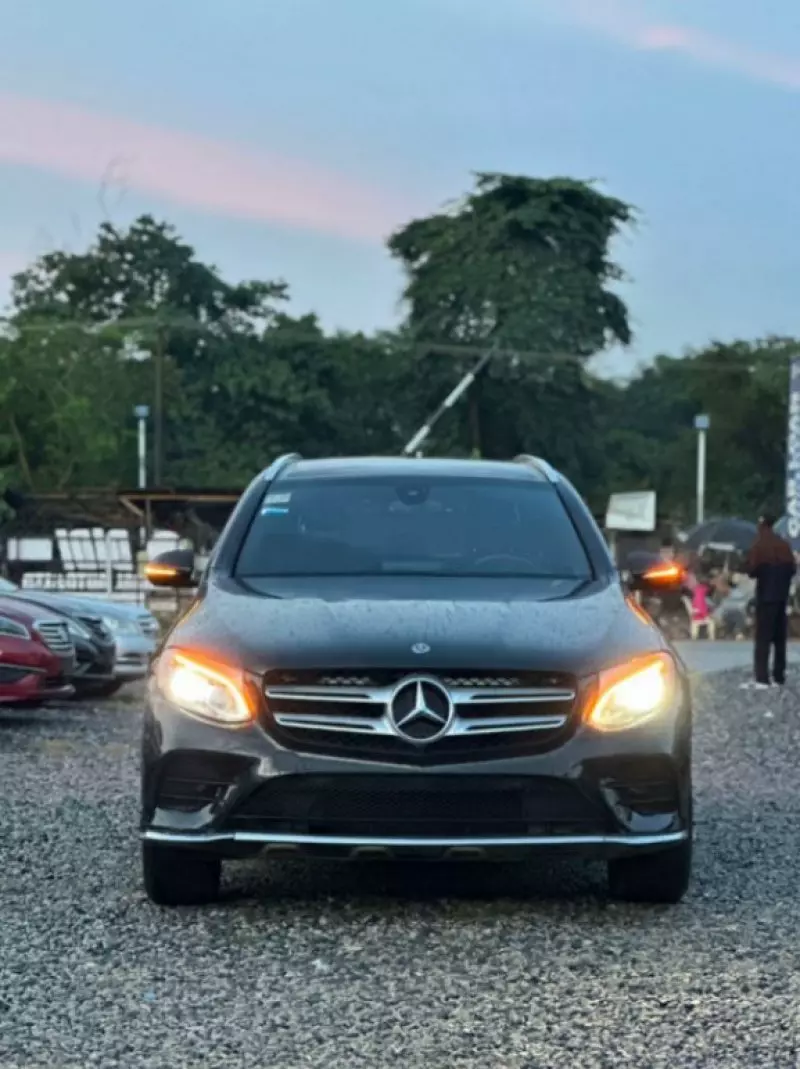 Mercedes-Benz GLC 300   -