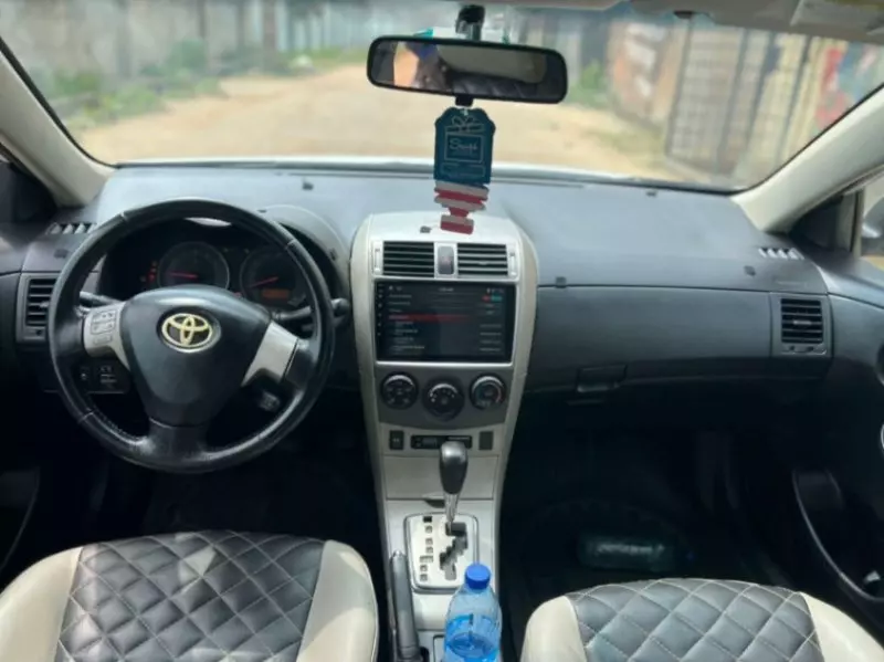 Toyota Corolla   - 2010