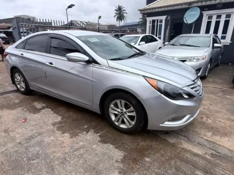 Hyundai Sonata   - 2013