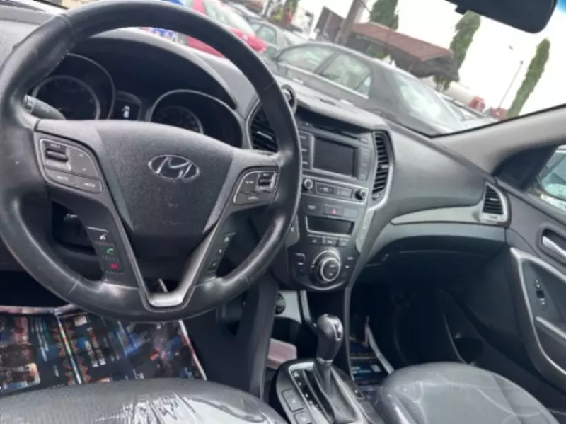 Hyundai Santa Fe   - 2017
