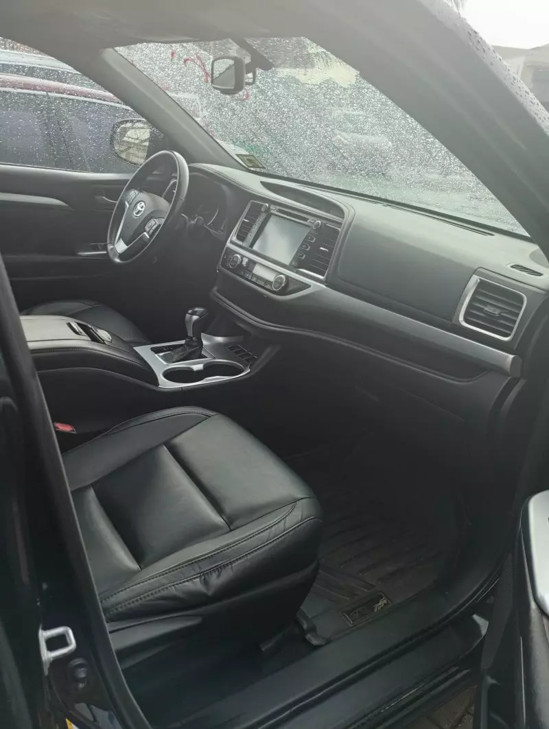 Toyota Highlander   - 2016