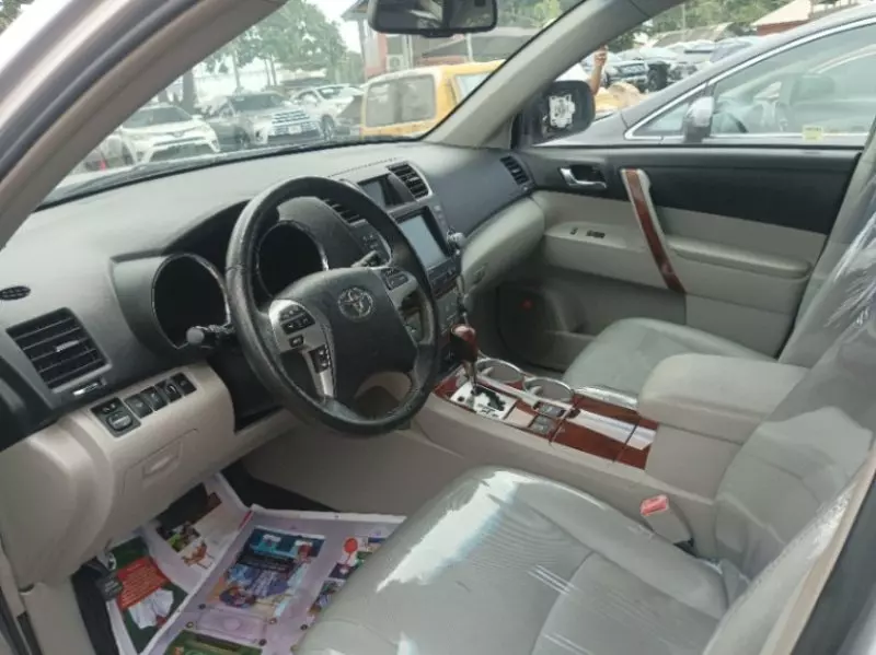 Toyota Highlander   - 2013