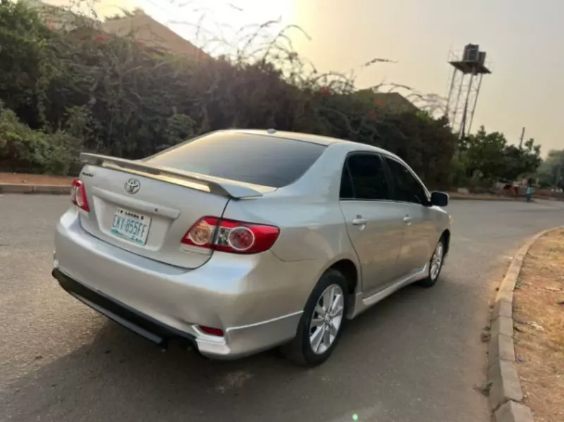 Toyota Corolla   - 2010