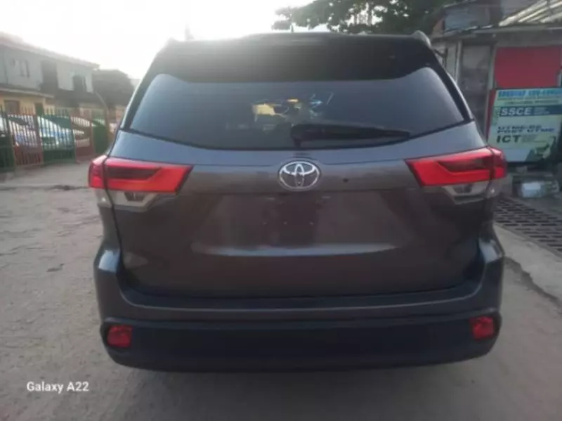 Toyota Highlander   - 2017