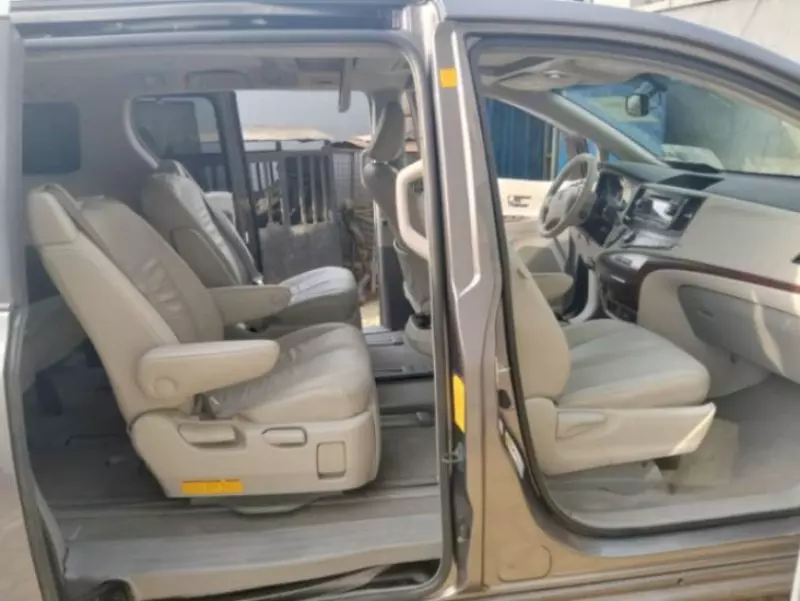 Toyota Sienna - 2011