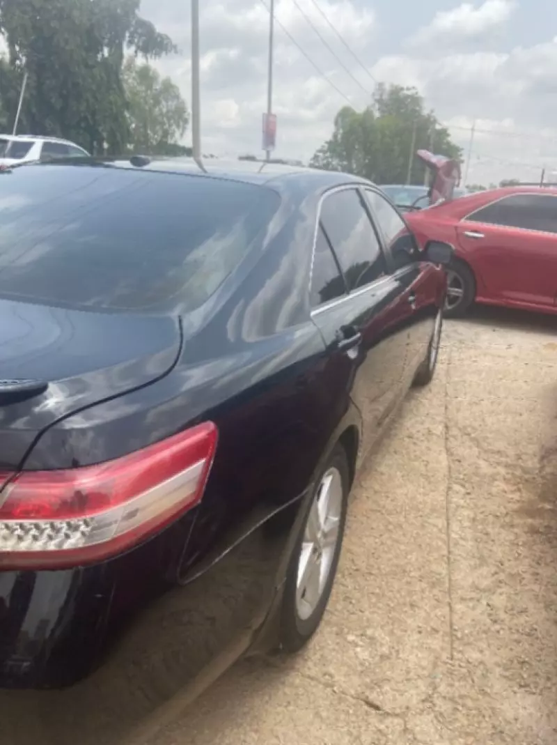 Toyota Camry   - 2010