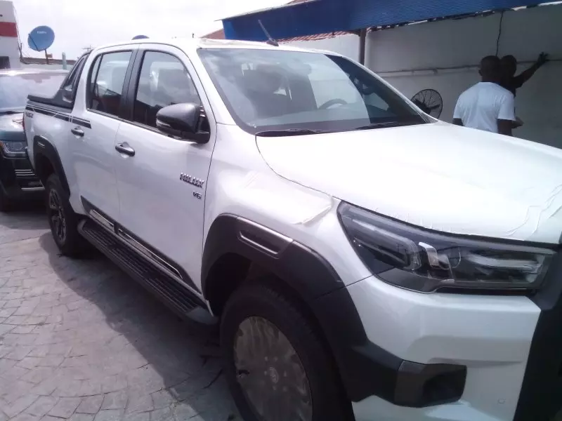 Toyota Hilux   - 2025