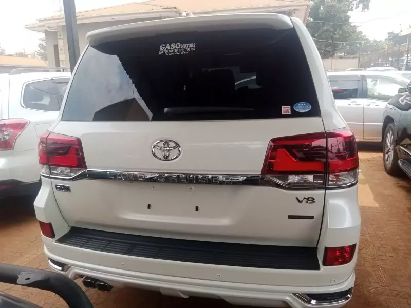 Toyota Landcruiser  V8   - 2017