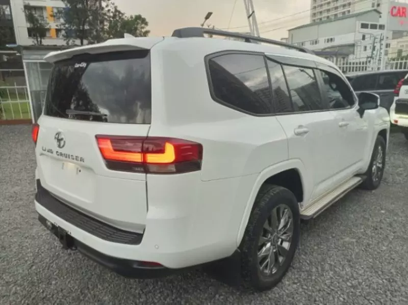 Toyota Landcruiser 300   - 2023