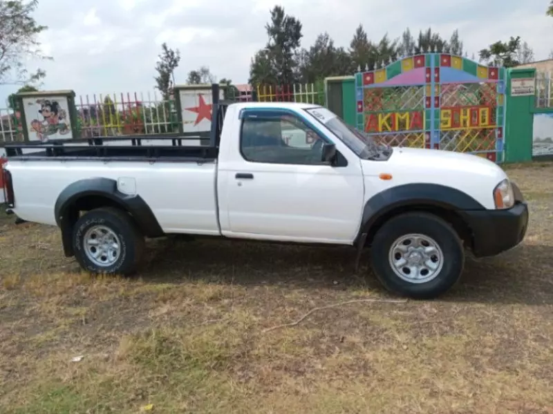 Nissan PickUp   - 2011