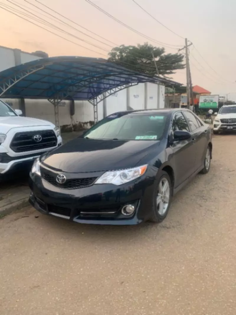 Toyota Camry   - 2012
