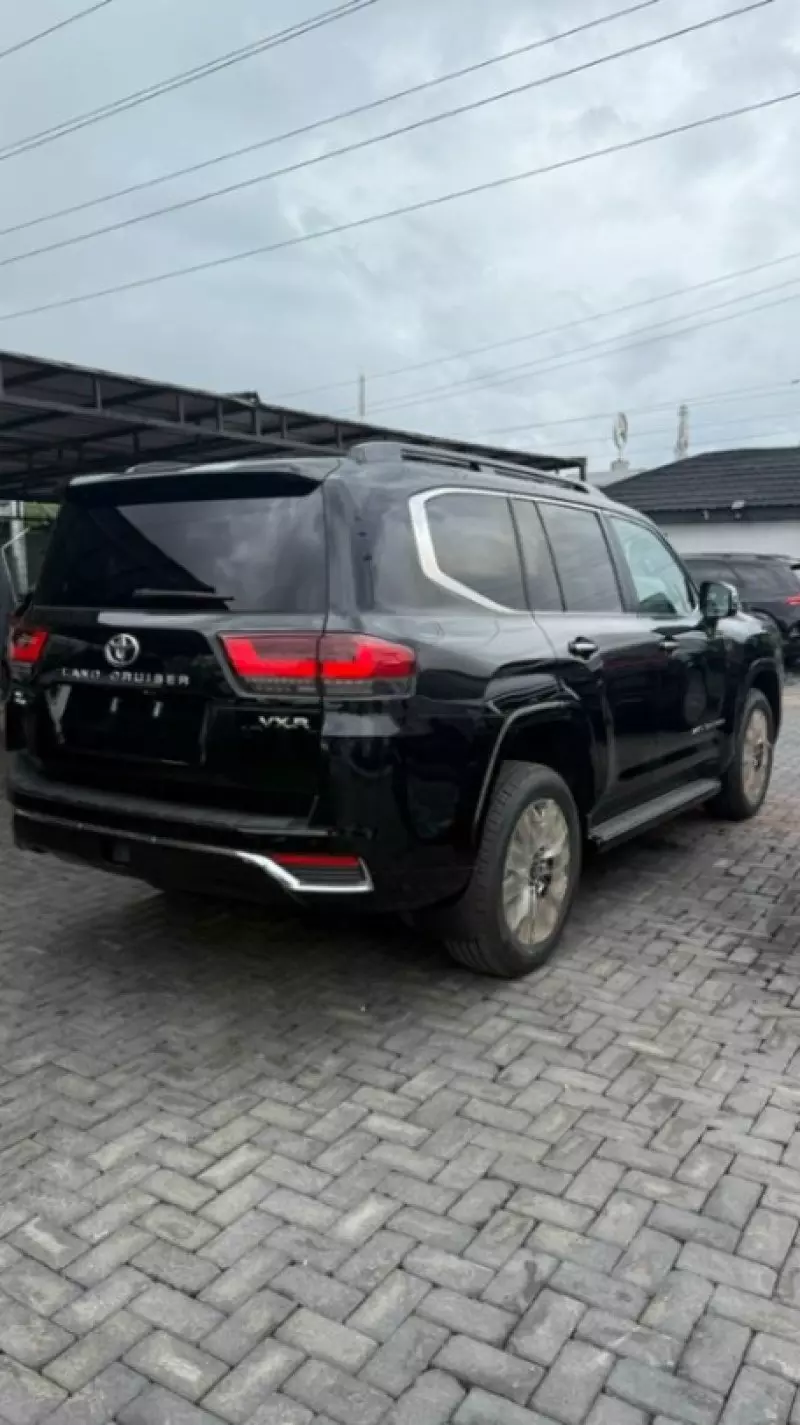 Toyota  Land Cruiser VXR V8   - 2023