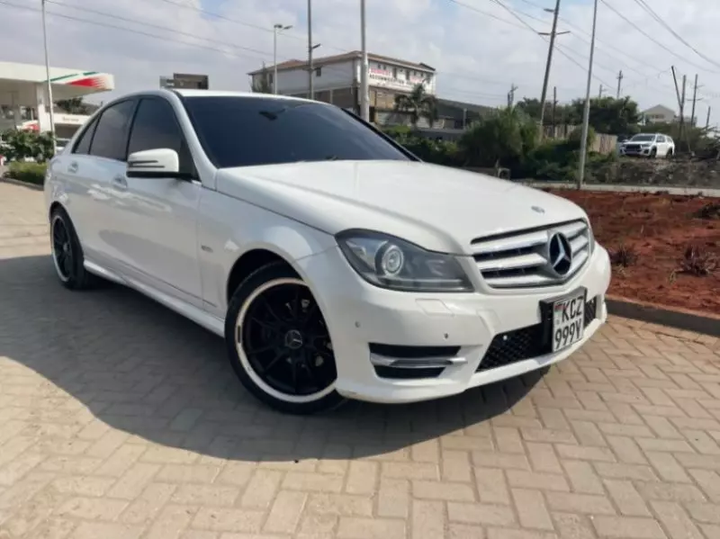 Mercedes-Benz C200   - 2013