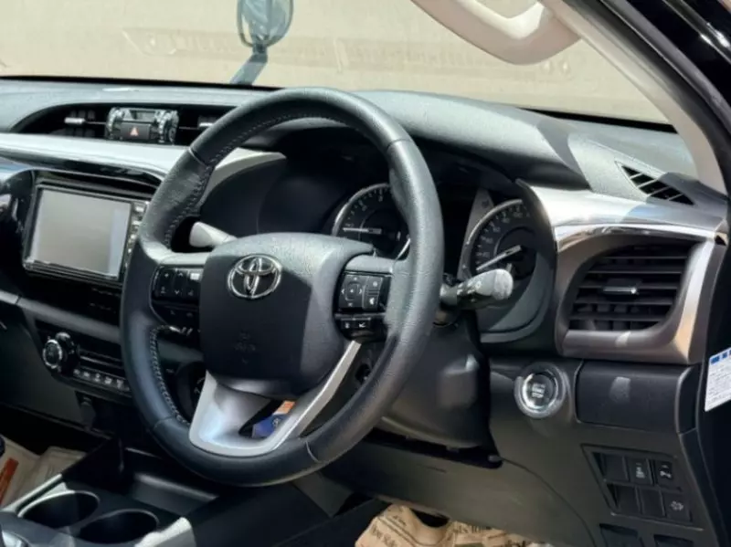 Toyota Hilux   - 2020