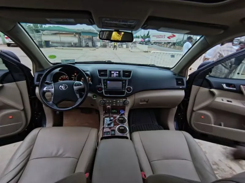 Toyota Highlander   - 2013
