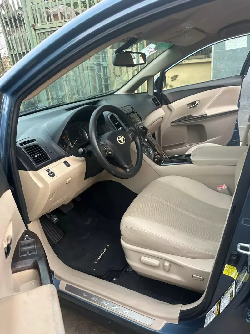 Toyota Venza   - 2011