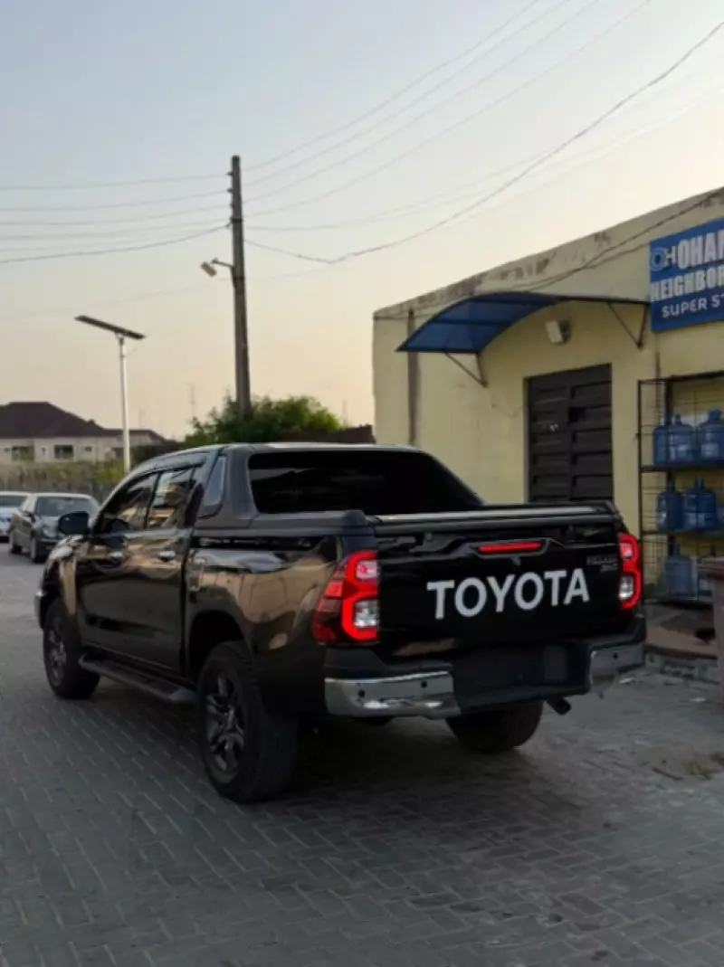 Toyota Hilux   - 2025