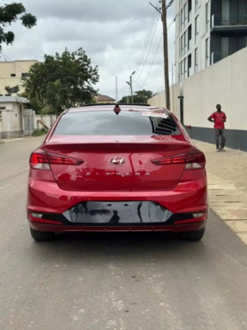 Hyundai Elantra - 2020