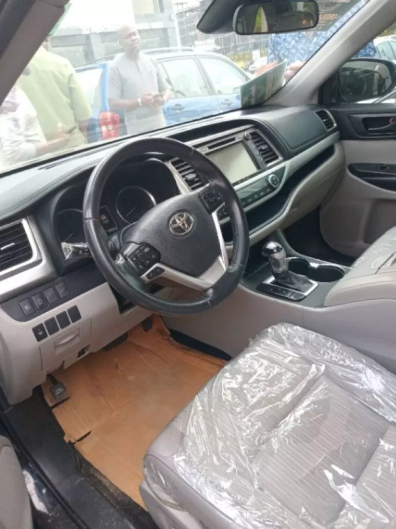 Toyota Highlander   - 2019
