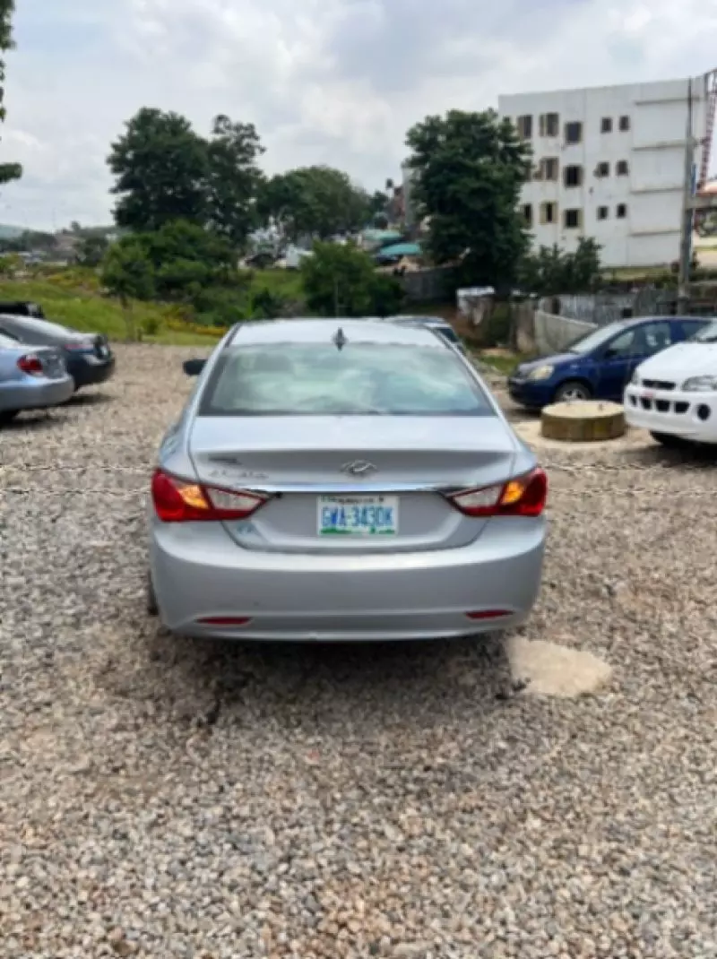 Hyundai Sonata   - 2012