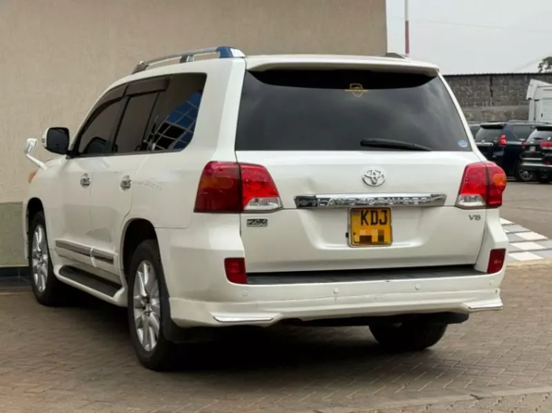 Toyota Land Cruiser V8   - 2014