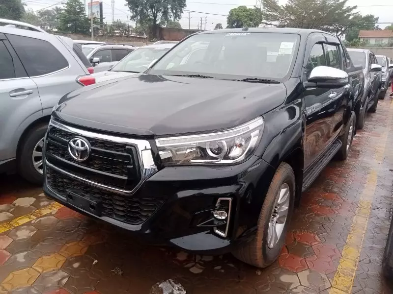 Toyota Hilux   - 2017