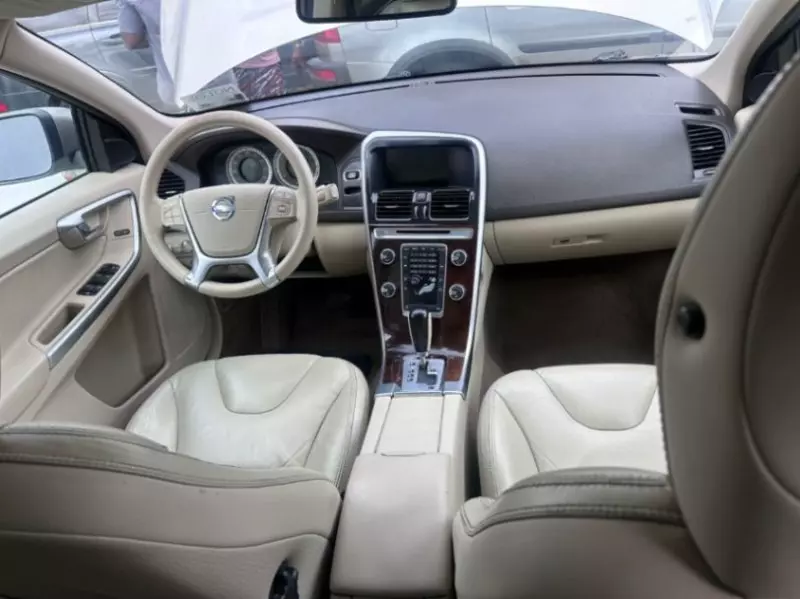 Volvo XC60   - 2012