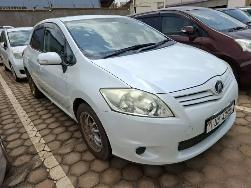 Toyota Auris   - 2012