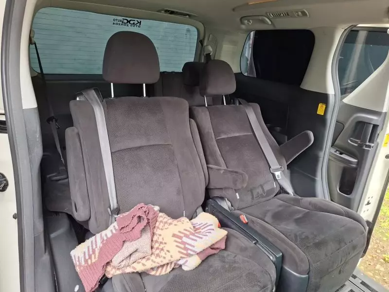 Toyota Alphard   - 2011