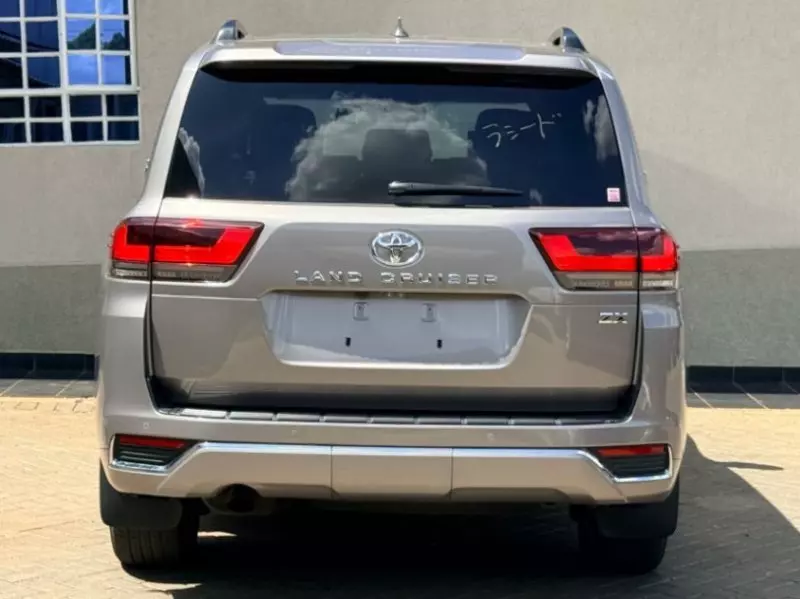 Toyota LAND CRUISER 300 LC300