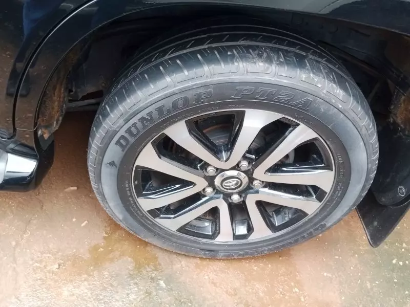 Toyota Landcruiser  V8   - 2019