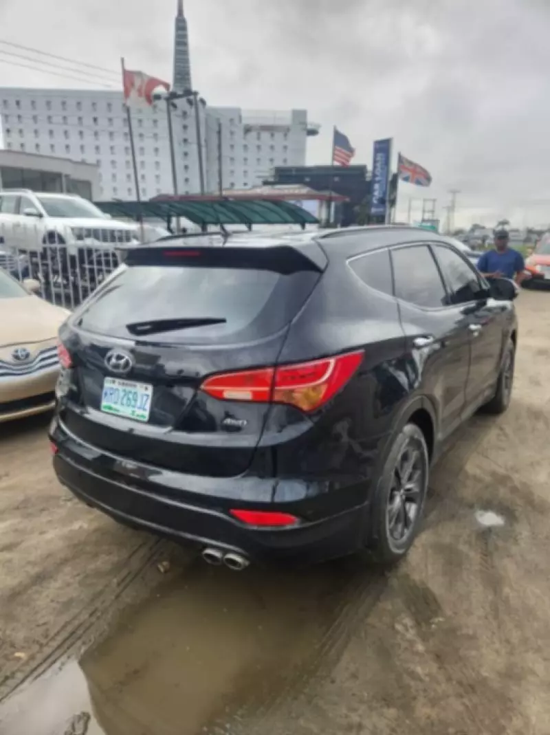 Hyundai Santa Fe   - 2015