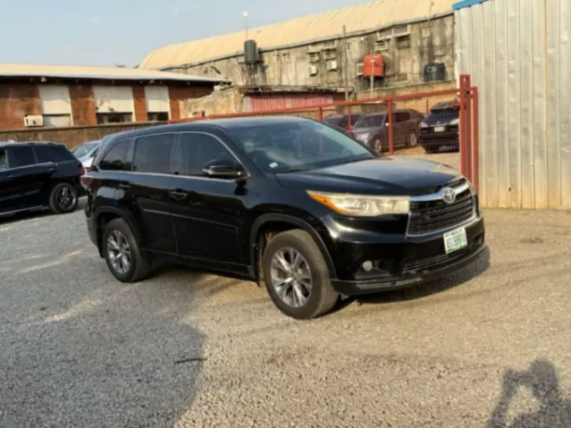 Toyota Highlander   - 2016