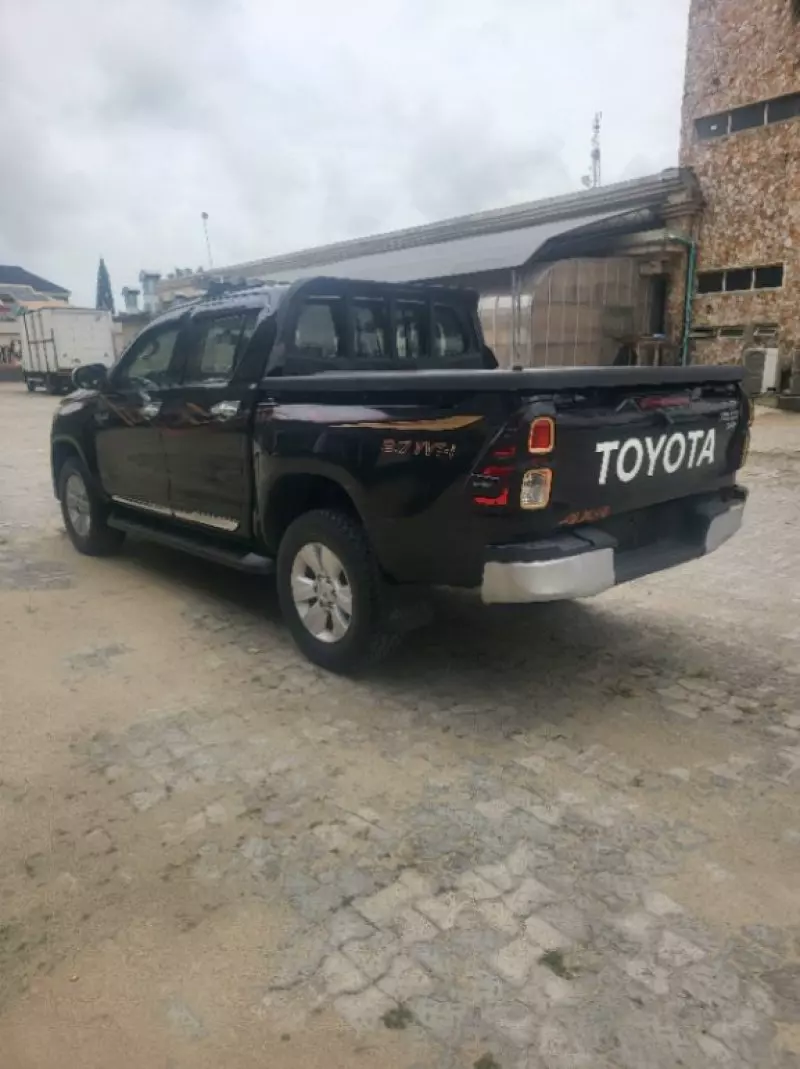 Toyota Hilux   - 2020