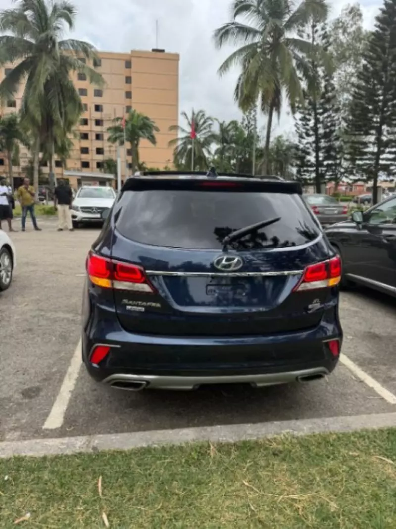 Hyundai Santa Fe   - 2017