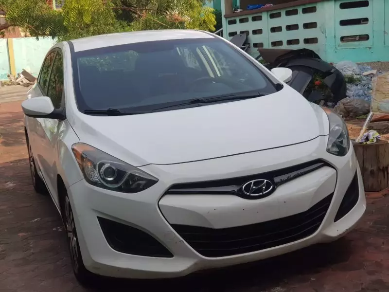 Hyundai Elantra   - 2015
