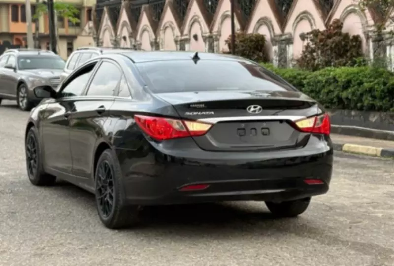 Hyundai Sonata   - 2012