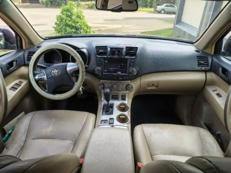 Toyota Highlander   - 2011