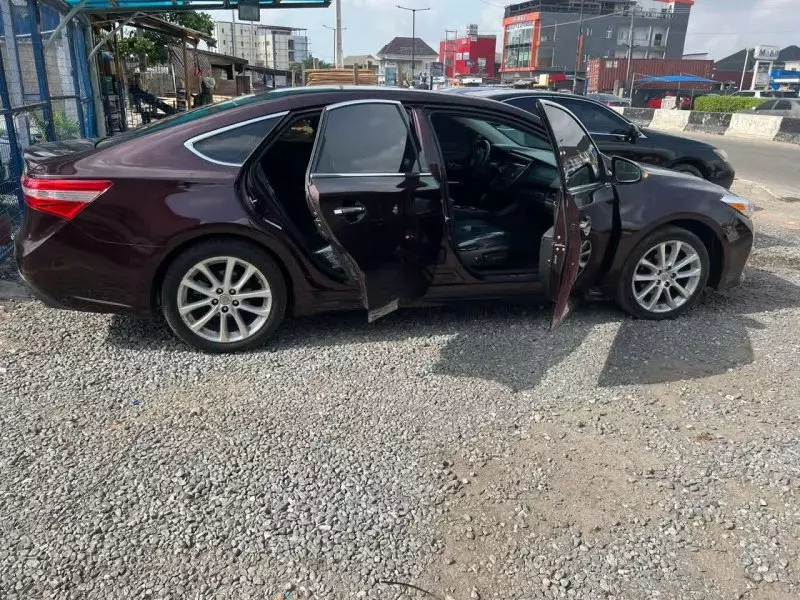 Toyota Avalon   - 2013