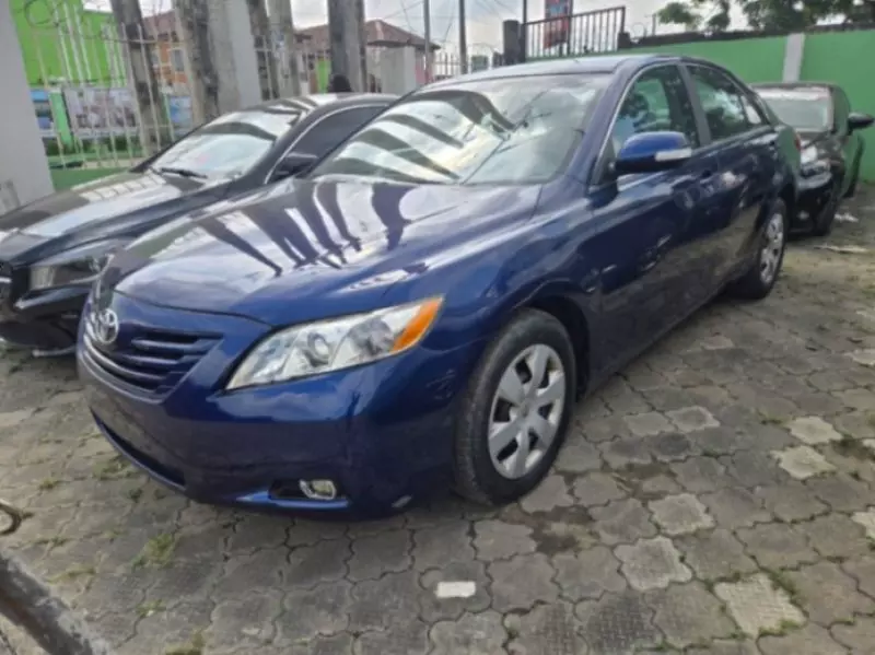 Toyota Camry   - 2009