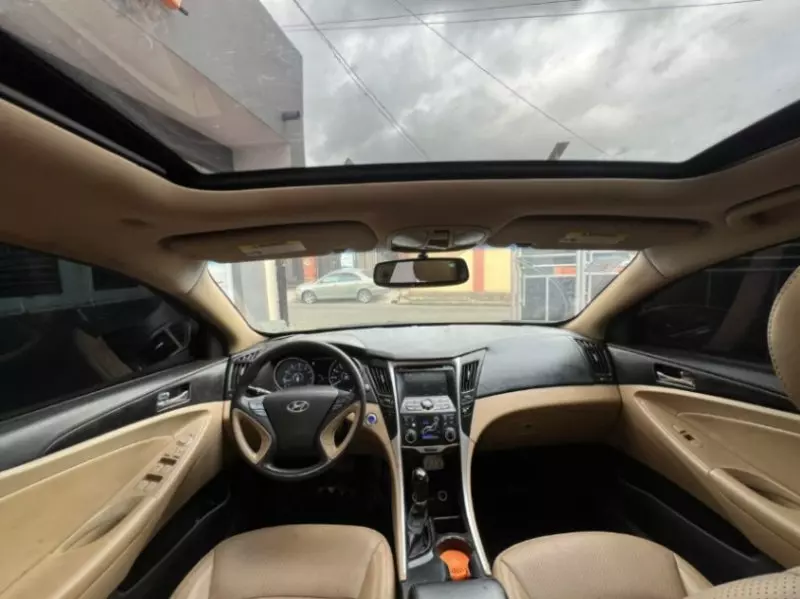 Hyundai Sonata   - 2011