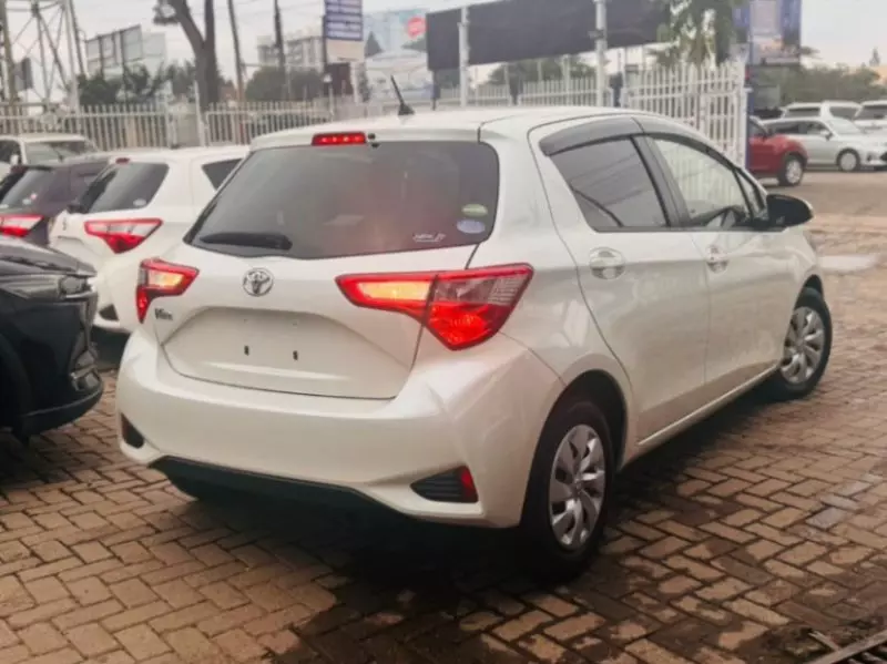 Toyota Vitz   - 2018