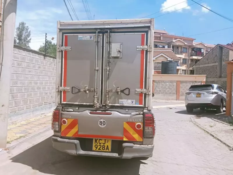 Toyota Hilux   - 2016