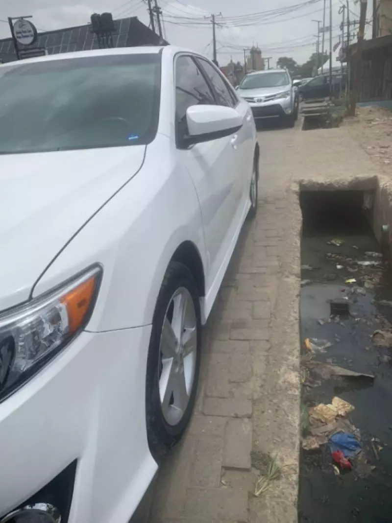 Toyota Camry   - 2012