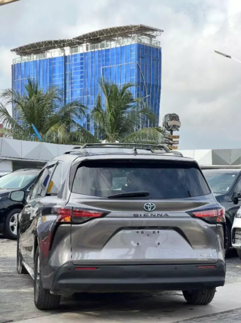 Toyota Sienna   - 2022
