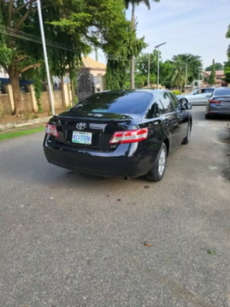 Toyota Camry   - 2010