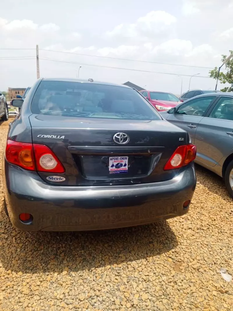 Toyota Corolla   - 2010
